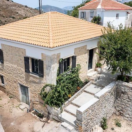 Villa Aiolia Kondoyenádha エクステリア 写真