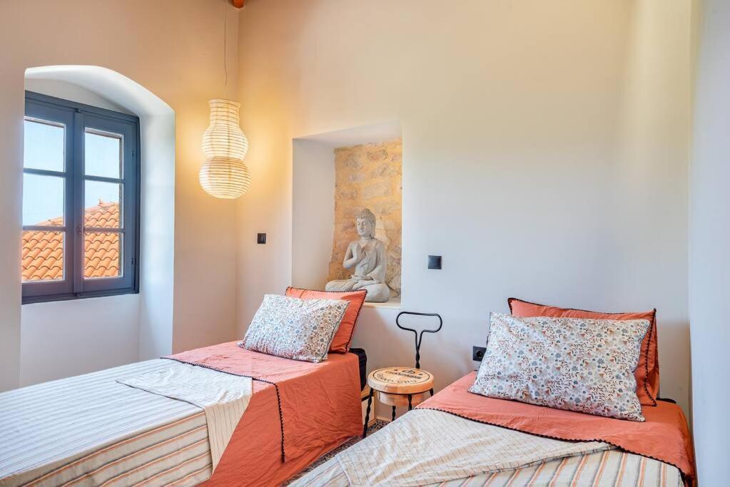 Villa Aiolia Kondoyenádha エクステリア 写真