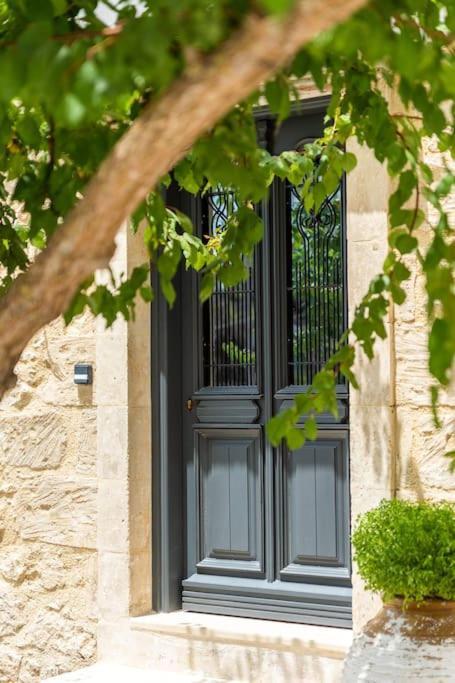 Villa Aiolia Kondoyenádha エクステリア 写真