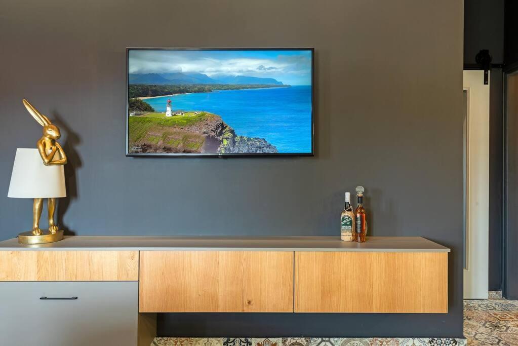Villa Aiolia Kondoyenádha エクステリア 写真