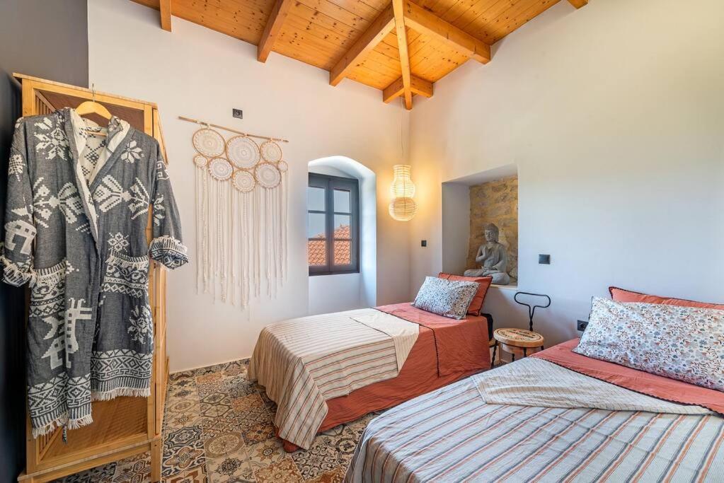 Villa Aiolia Kondoyenádha エクステリア 写真