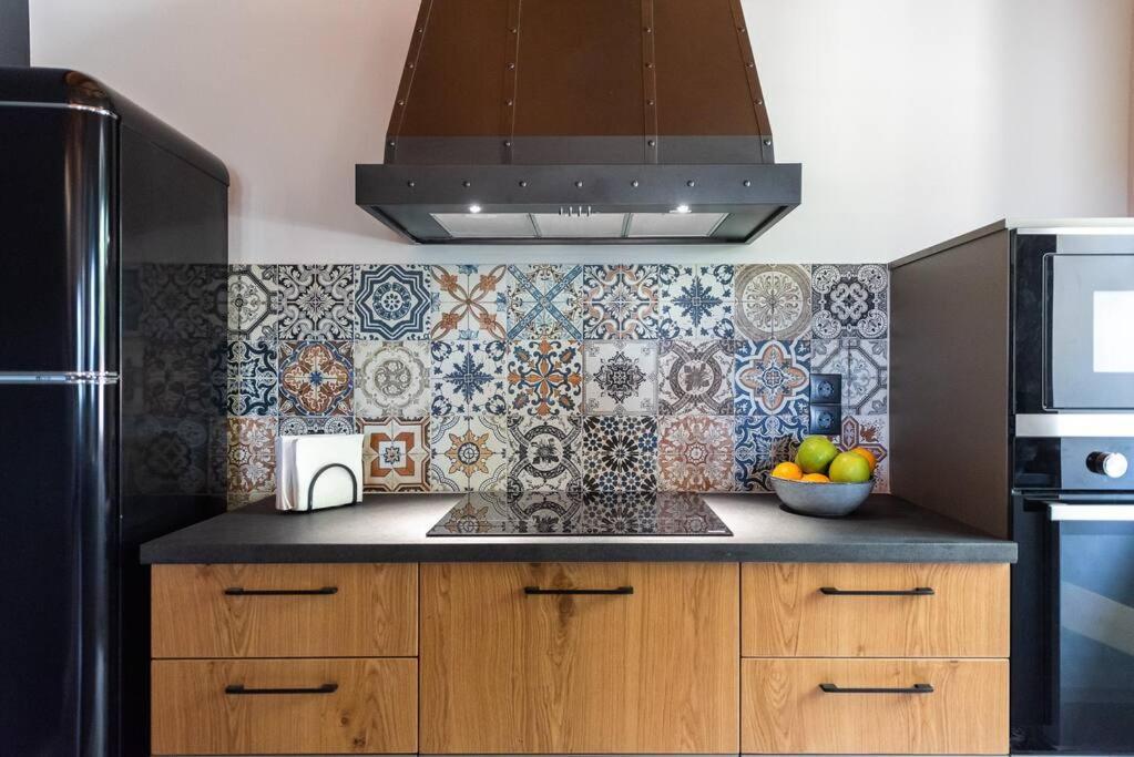 Villa Aiolia Kondoyenádha エクステリア 写真