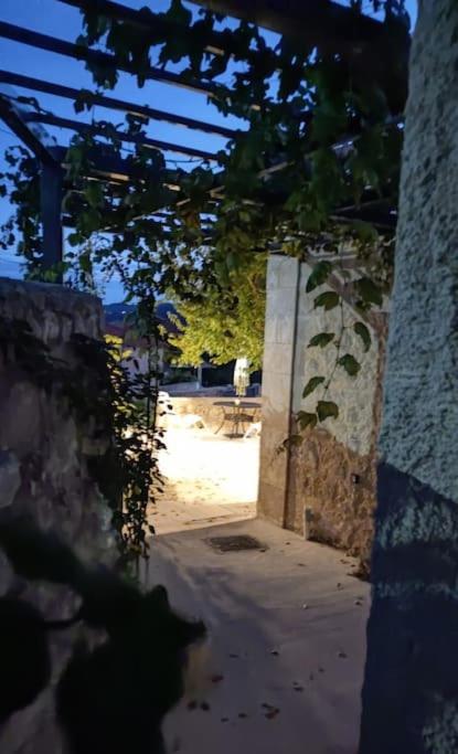 Villa Aiolia Kondoyenádha エクステリア 写真