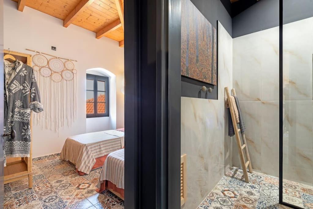 Villa Aiolia Kondoyenádha エクステリア 写真